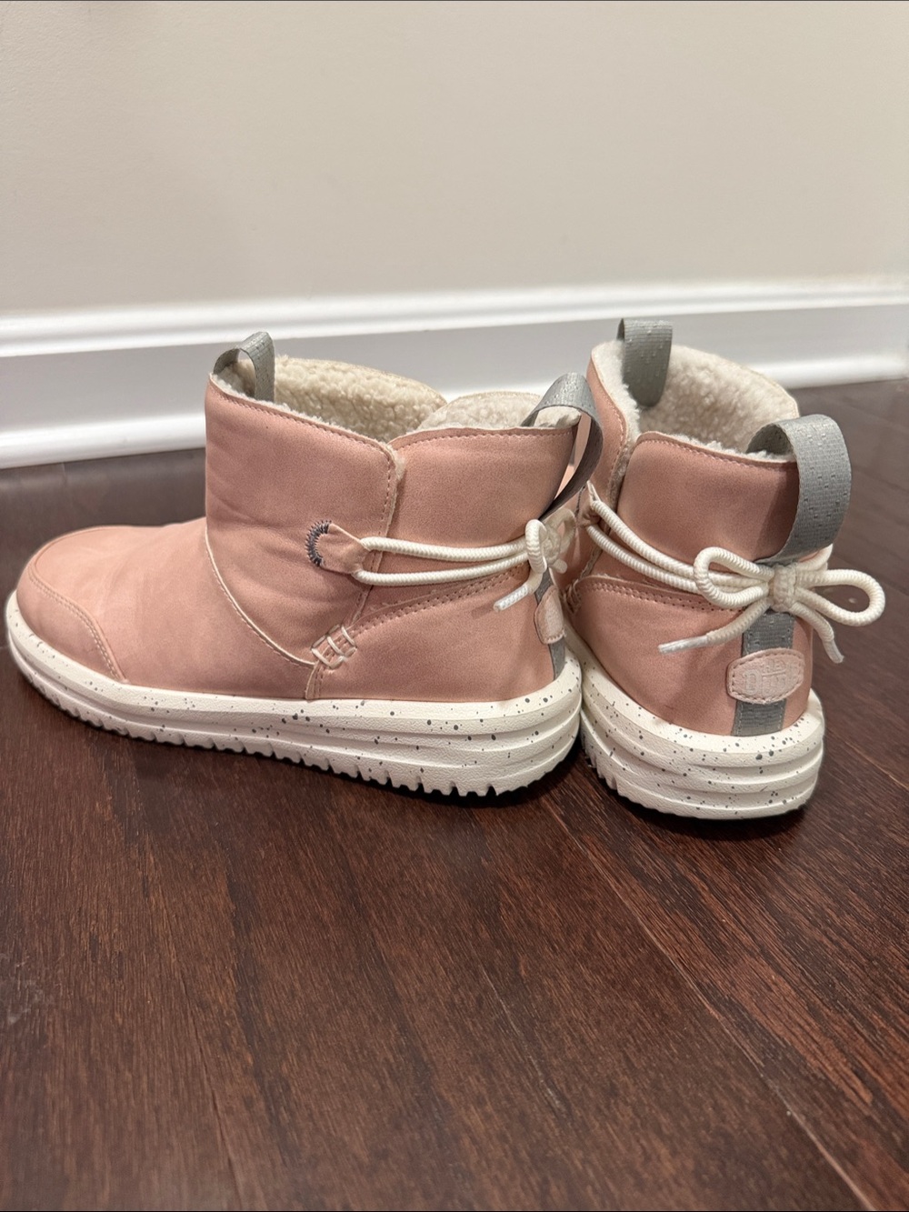 Hey Dude Girls' Pink Camden Bow Boot Youth Cozy